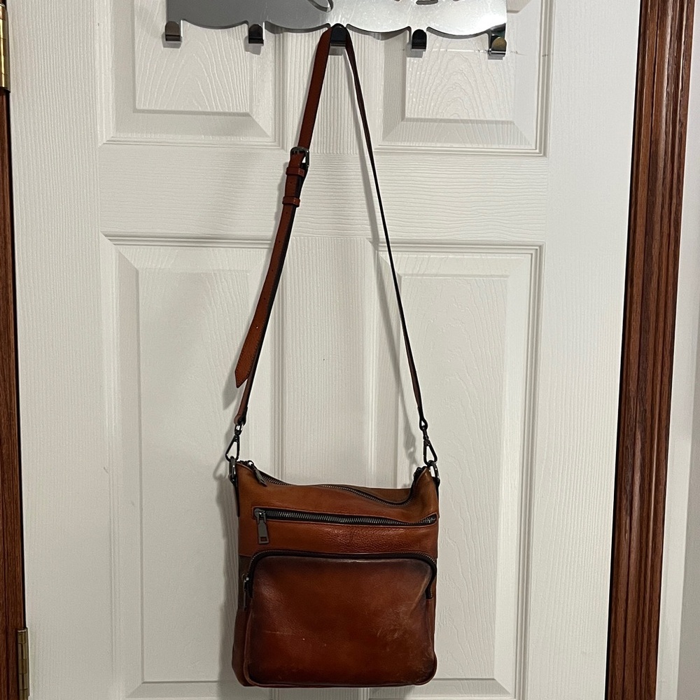 Heshe Brown Leather Crossbody Purse w/ multiple Zip Pockets Commuter Bag